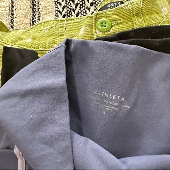 Athleta women’s salutation stash pocket II Capri pants blue mesh panel S small - Picture 2 of 3